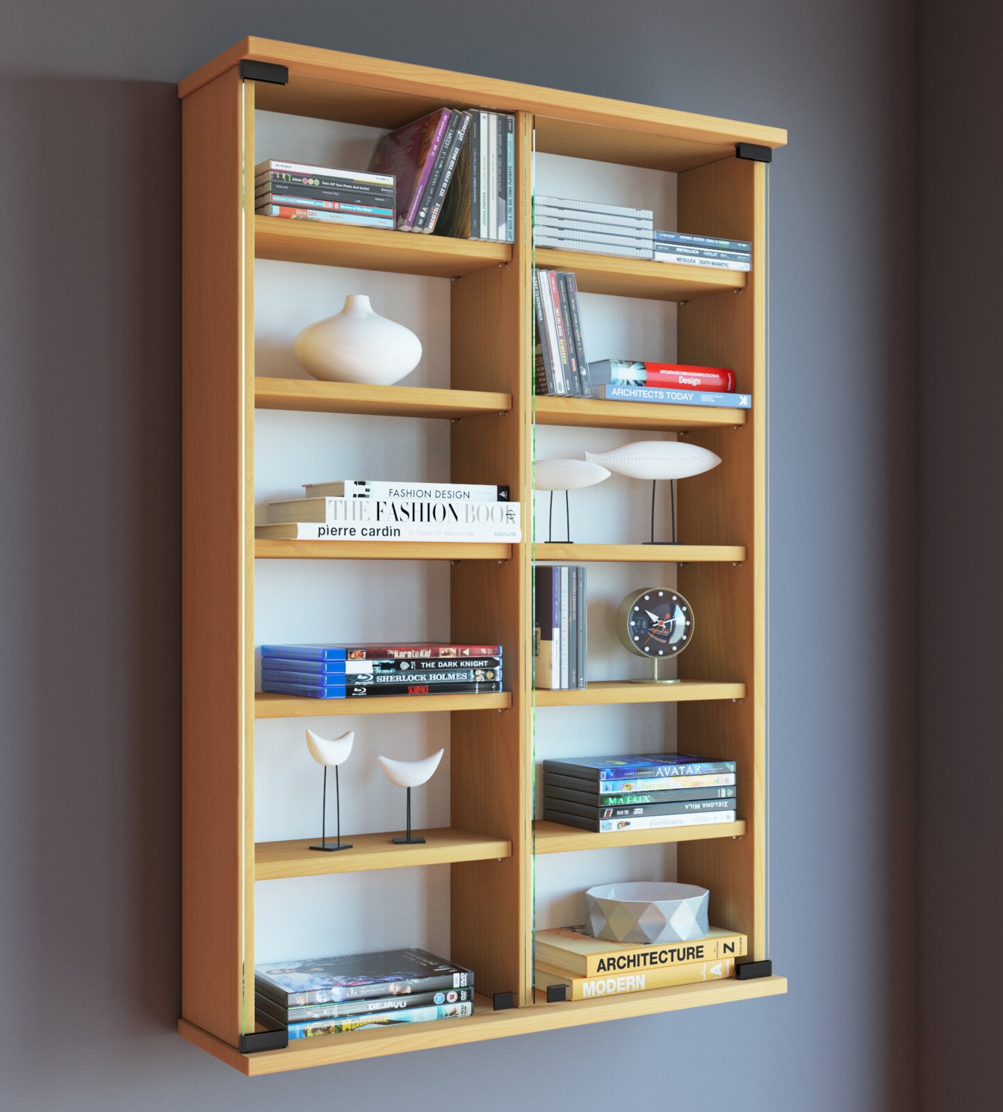 Hohes, zweigeteiltes Bücherregal aus hellem Holz mit mehreren Einlegeböden, dekoriert mit Büchern und Deko-Objekten, in leichter Schrägansicht von vorne (3/4-Perspektive).