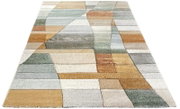 Moderner Webteppich in Pastellfarben mit geometrischem Muster, perspektivisch von unten nach oben fotografiert.