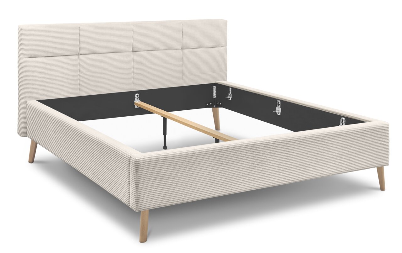 Polsterbettgestell in hellem Stoff mit Holzfüßen, seitliche Perspektive