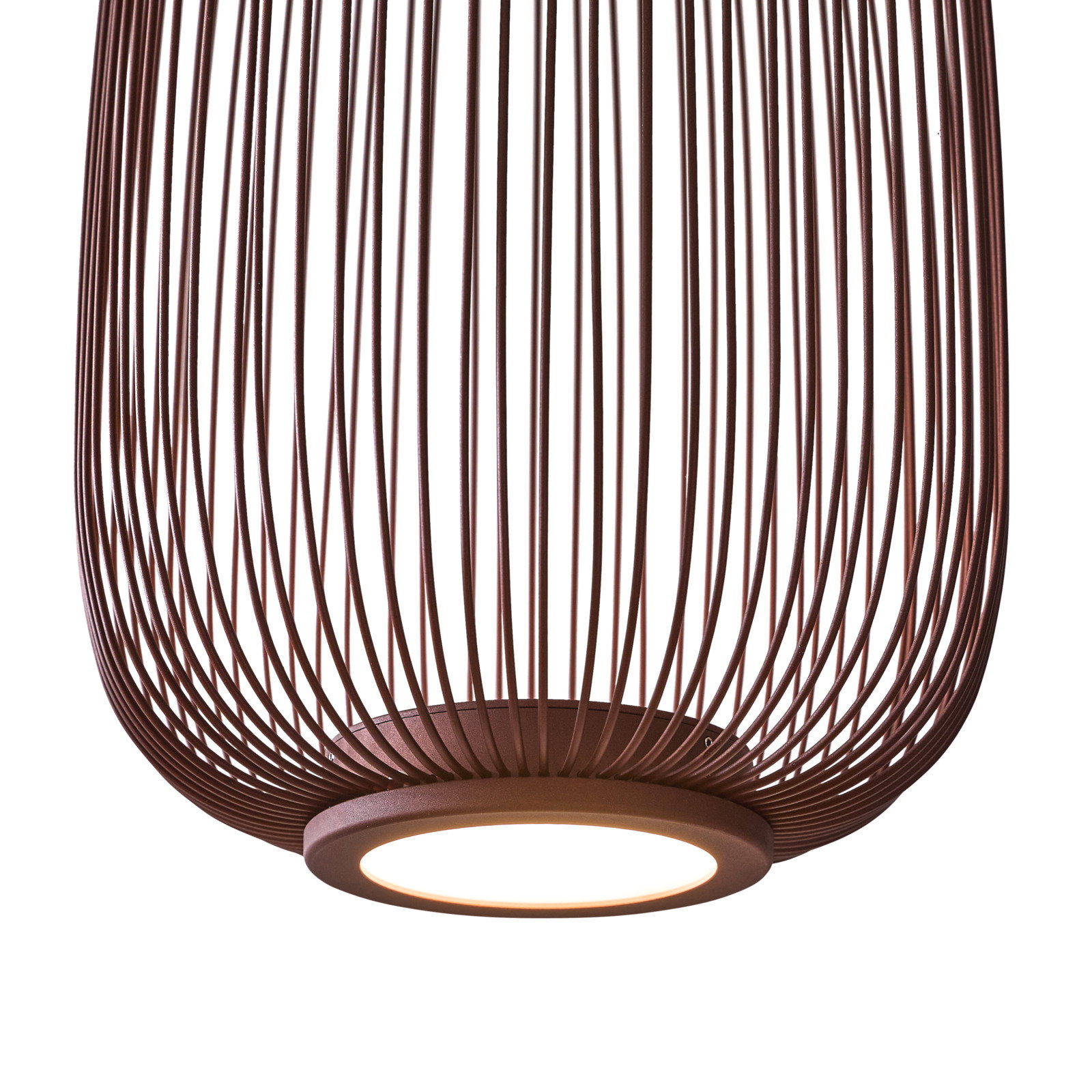 Moderne LED-Hängeleuchte mit braunem, drahtigem Design, von unten betrachtet.