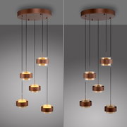 Moderne LED-Hängeleuchte mit mehreren runden, bronzefarbenen Leuchtelementen, von der Decke hängend. Seitliche Perspektive.