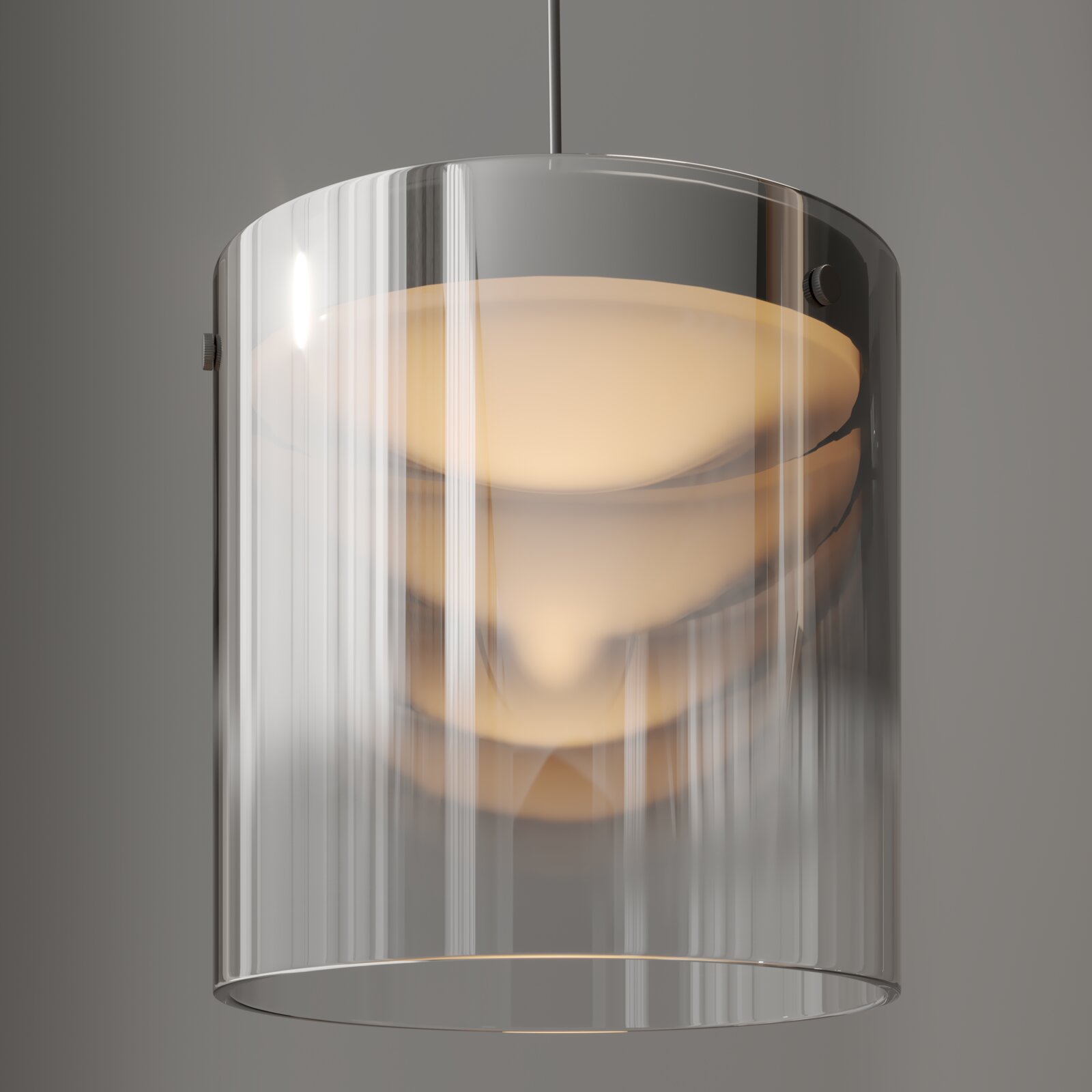 Moderne hanglamp met een cilindrische, transparant getinte glazen kap en een warm lichtgevende diffuser aan de binnenkant, detailfoto van voren, licht opzij