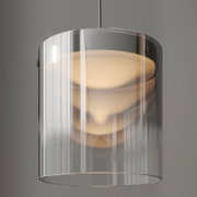 Moderne hanglamp met een cilindrische, transparant getinte glazen kap en een warm lichtgevende diffuser aan de binnenkant, detailfoto van voren, licht opzij