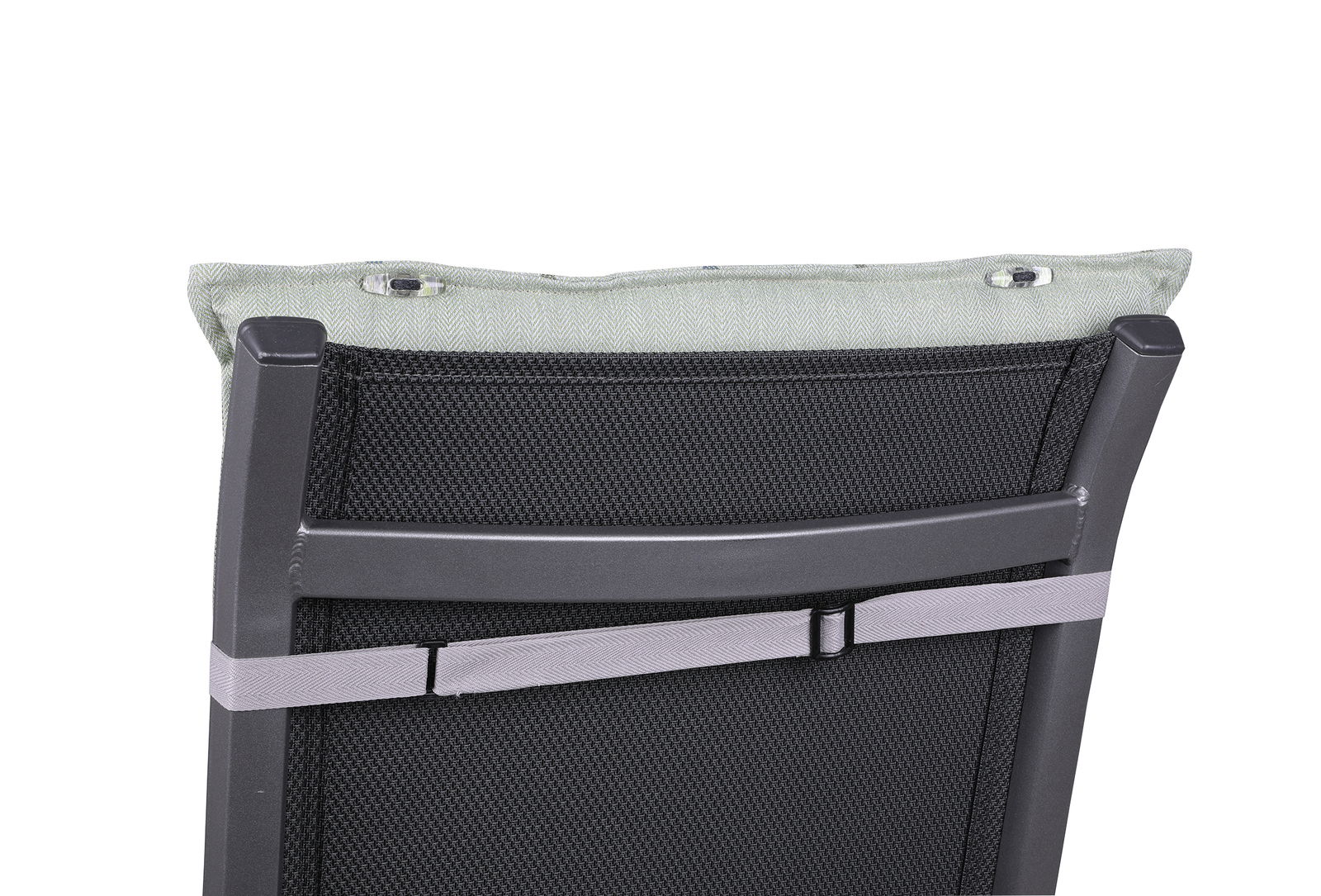 Rückansicht einer Sesselauflage auf einem Stuhl, befestigt mit einem Gurt.