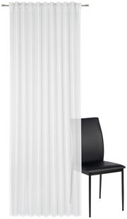 Weißer Fertigvorhang Esposa, frontal fotografiert, neben einem schwarzen Stuhl.