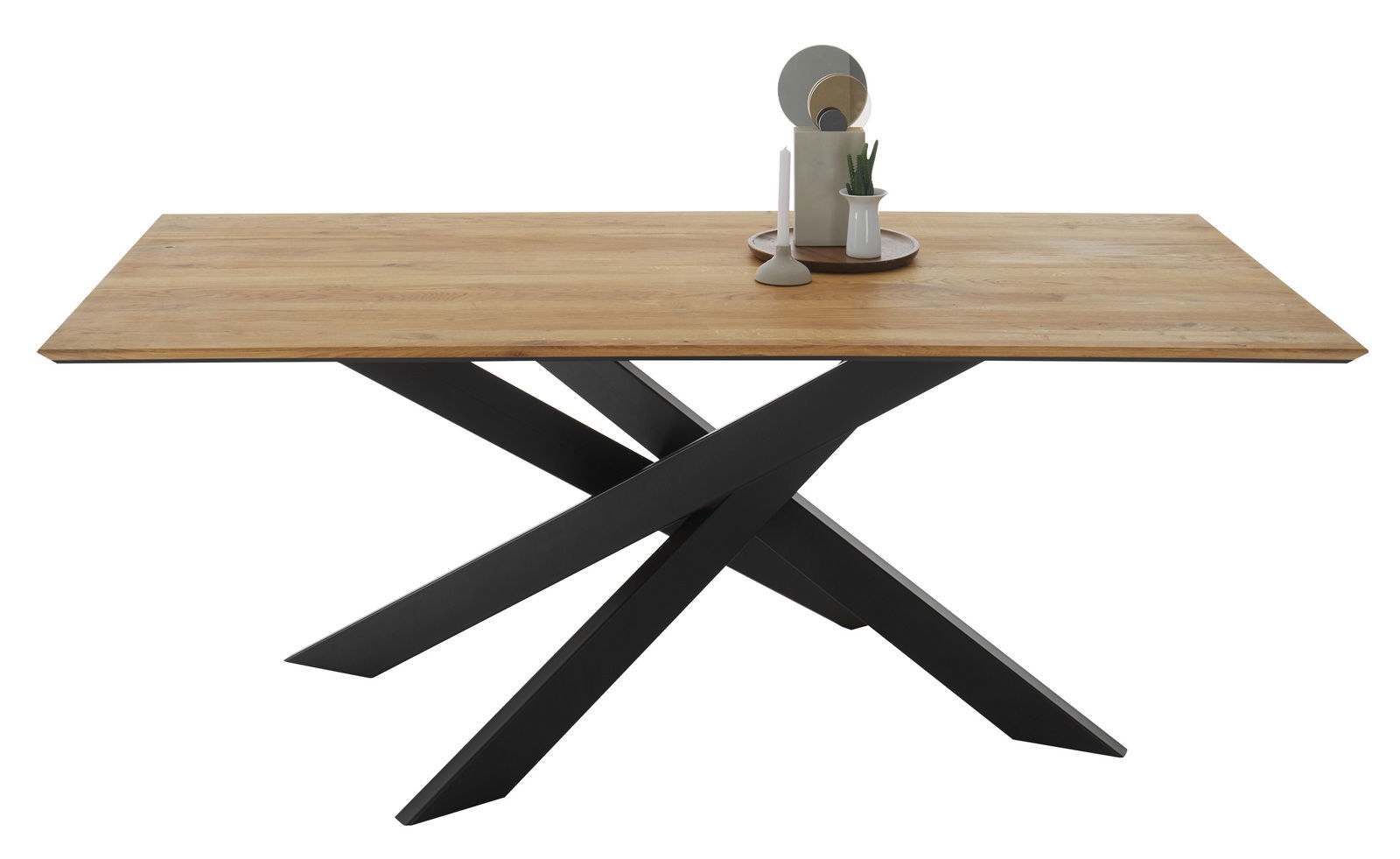 Moderner Esstisch mit Holzplatte und schwarzem, gekreuztem Metallgestell, seitliche Perspektive.