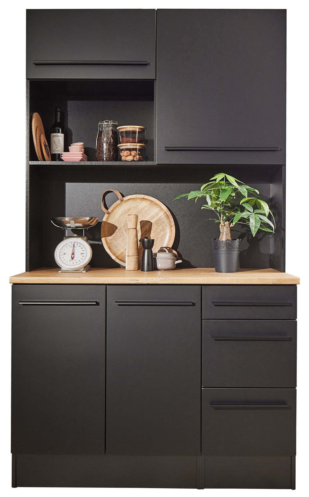 Schwarzer Buffet-Schrank mit Holzarbeitsplatte, dekoriert mit Küchenutensilien und Pflanzen, Frontalansicht.