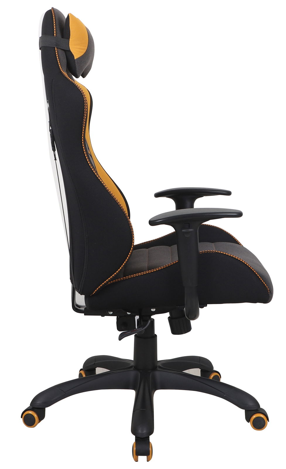 Seitliche Ansicht eines Gaming Stuhls mit schwarzem und orangefarbenem Design, verstellbaren Armlehnen und Kopfstütze.