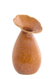 Keramikvase in Tropfenform mit breitem, gewelltem Rand in warmem Orange, seitliche Perspektive