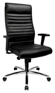 Schwarzer Chefsessel aus Leder mit Armlehnen und verchromtem Fußkreuz, seitliche Perspektive