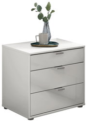 Moderner Nachtschrank mit drei Schubladen, dekoriert mit einer Vase und Tasse, seitliche Perspektive