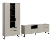 Modernes zweiteiliges Möbelset in Greige mit schwarzem Metallgestell: hoher Schrank mit Türen, Schublade und offenen Regalfächern sowie niedriges Sideboard mit Türen, Schubladen und offenem Fach, freigestellt in frontaler Perspektive