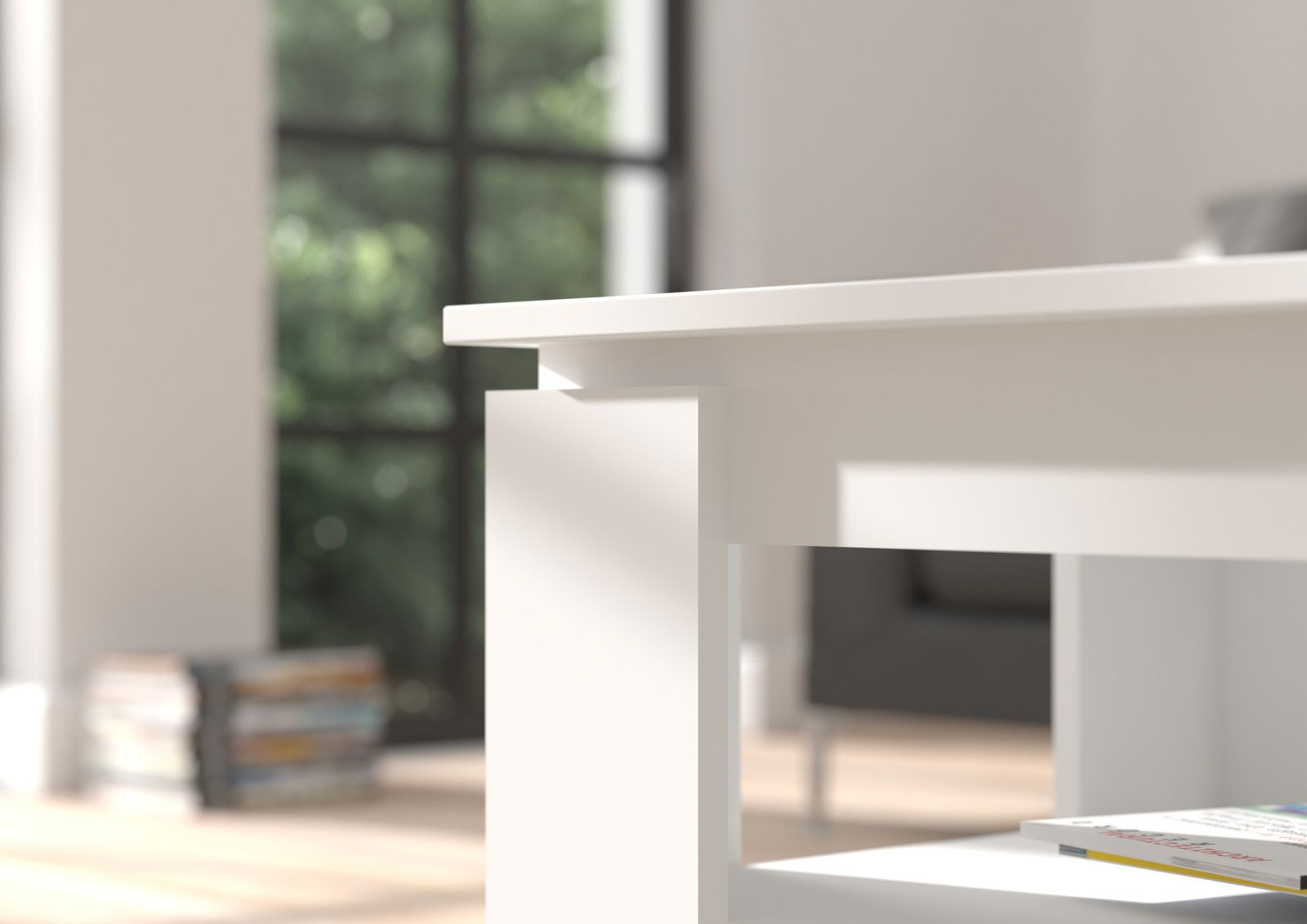 Nahaufnahme eines weißen Couchtisches mit modernem Design, seitliche Perspektive, im Hintergrund ein Fenster mit Blick ins Grüne.