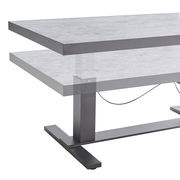 Moderner höhenverstellbarer Gartentisch aus Metall und Glas, seitliche Perspektive