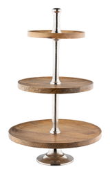 Dreistöckige Etagere aus Akazienholz und Aluminium, frontal fotografiert