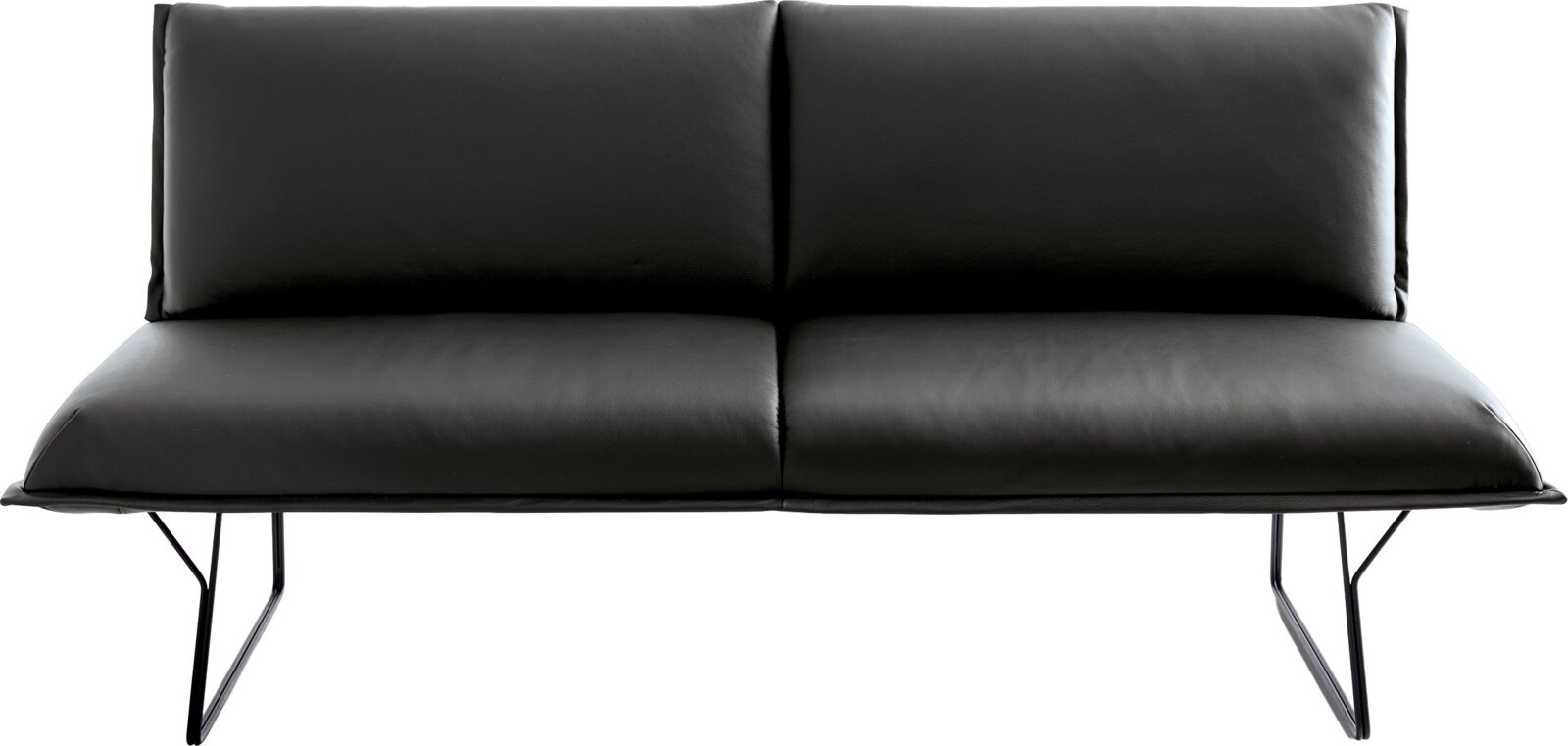 Schwarzes, minimalistisches 2-Sitzer-Sofa mit gepolsterten Sitz- und Rückenflächen und filigranen Metallbeinen, Frontansicht auf weißem Hintergrund.