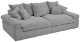Großes, graues Big-Sofa mit mehreren Kissen, aus einer leicht seitlichen Perspektive fotografiert.