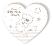 Hartvormig kussen met het opschrift 'Kleiner Lieblingsmensch', geïllustreerd met een beer en een schaap, omringd door sterren. Vooraanzicht.
