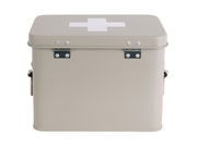 Beige Aufbewahrungsbox mit weißem Kreuz auf dem Deckel, frontal fotografiert.