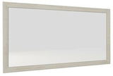 Rechteckiger Wandspiegel mit hellem Holzrahmen, seitliche Perspektive