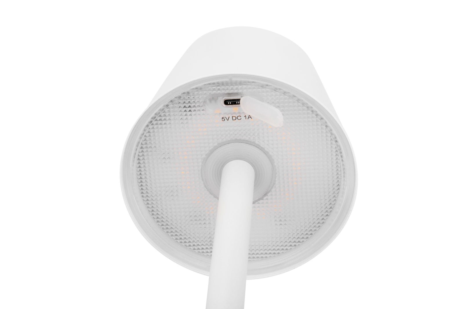 Unteransicht einer weißen Akku-Tischleuchte mit USB-C-Anschluss.