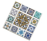 Untersetzer MARRAKESCH Raute mit buntem Mosaikmuster, schräg von oben fotografiert