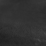 Nahaufnahme von schwarzem Lederbezug eines Bürostuhls