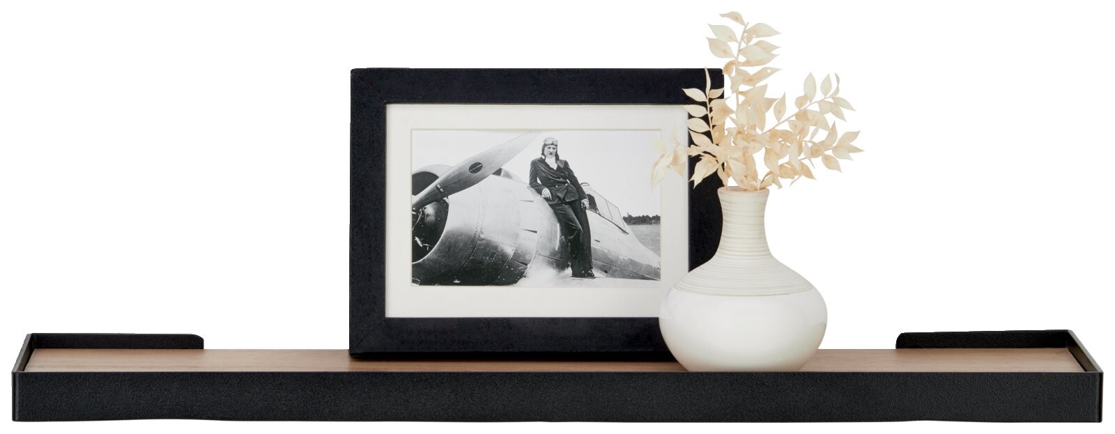 Wandplank van 60 cm in zwart design met een ingelijste foto en een witte vaas met decoratieve takjes, gezien vanaf de voorkant.
