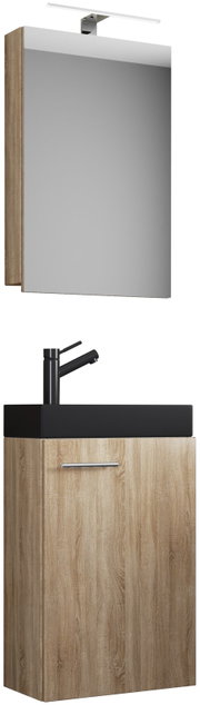 Modernes Badezimmer-Waschtisch-Set mit Spiegelschrank und LED-Aufsatzleuchte, Unterschrank in heller Eichenoptik, schwarzes Aufsatzwaschbecken mit schwarzer Armatur; Produktansicht leicht schräg von vorn.