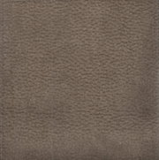Makro-Detailaufnahme von taupefarbenem, weichem Stoff mit feiner Struktur und sichtbarer Naht am Rand, Ansicht von oben