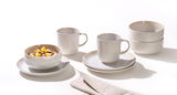 Frühstücksset Laredo 12-tlg. aus weißem Porzellan, bestehend aus Tassen, Schalen und Untertassen, auf einem Tisch von schräg oben fotografiert.