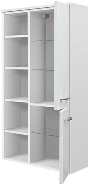 Weißer Midischrank mit offenen Türen, zeigt mehrere Regalböden aus Holz und Glas, perspektivisch von vorne rechts.