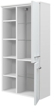 Weißer Midischrank mit offenen Türen, zeigt mehrere Regalböden aus Holz und Glas, perspektivisch von vorne rechts.