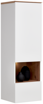 Hängevitrine in Weiß mit Holzelementen, seitliche Perspektive, mit zwei schwarzen Vasen im offenen Fach