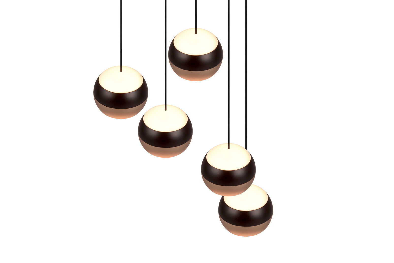 Fünf kugelförmige Pendelleuchten in Schwarz und Weiß, von oben betrachtet, mit warmem Licht.