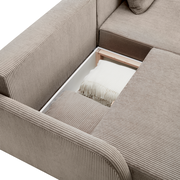 Ecksofa JENIFER in beige mit geöffneter Stauraumfunktion, von oben betrachtet.