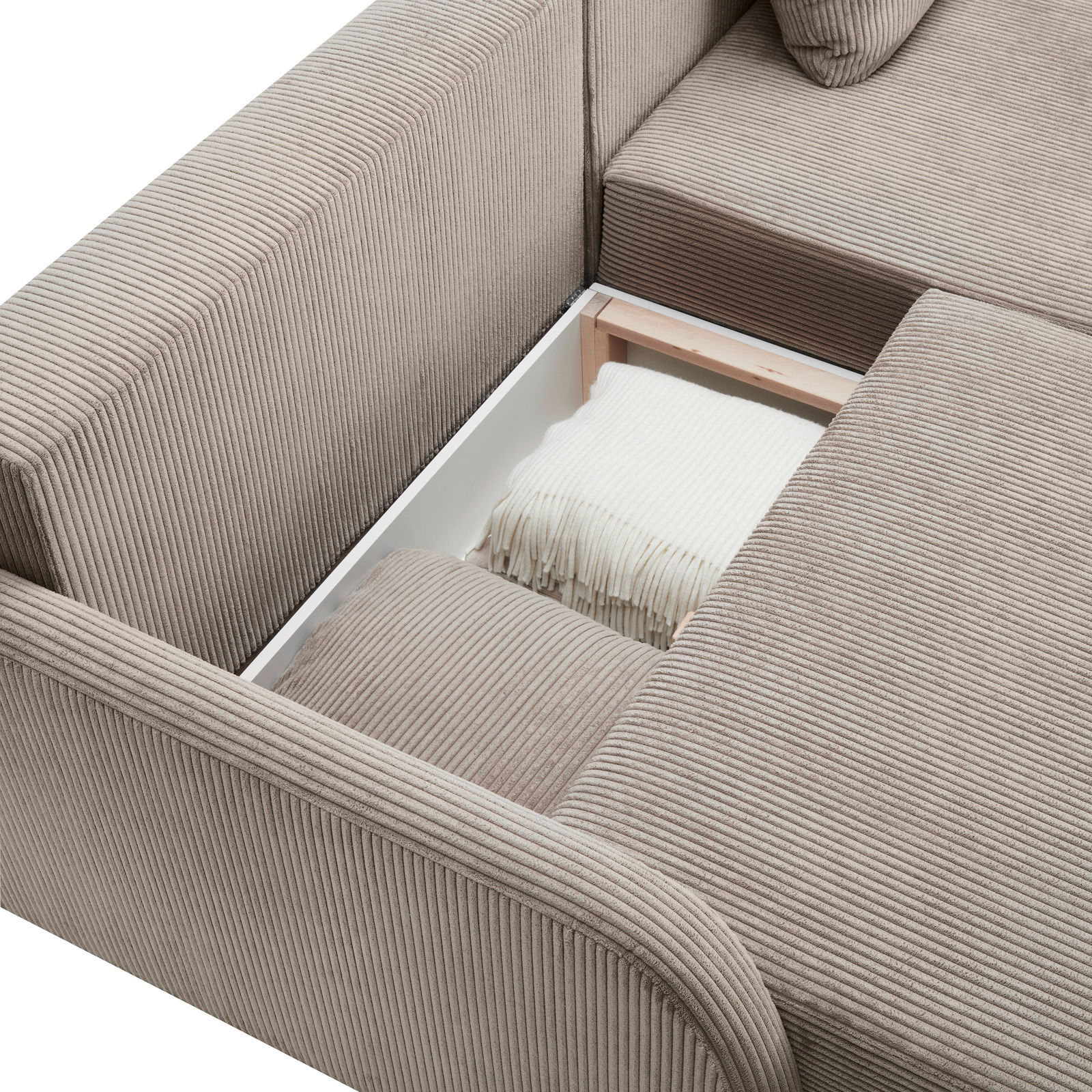 Ecksofa JENIFER in beige mit geöffneter Stauraumfunktion, von oben betrachtet.