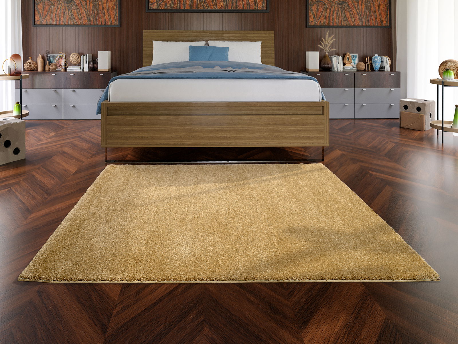 Beige Uni-Teppich in einem modernen Schlafzimmer, frontal vor einem Bett auf dunklem Holzboden platziert.