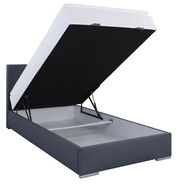 Boxbett 120 mit geöffnetem Stauraum, seitliche Perspektive