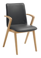 Moderner Sessel mit schwarzem Lederbezug und Holzarmlehnen, seitliche Perspektive