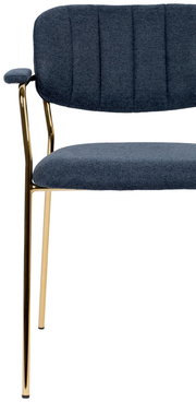 Armlehnenstuhl mit blauem Stoffbezug und goldenen Metallbeinen, seitliche Perspektive
