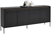 Schwarzes Sideboard mit vertikalen Linien, dekoriert mit Vasen und Tablett, seitliche Perspektive