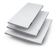 Drei gestapelte weiße Matratzenauflagen in der Größe 100x200 cm, perspektivisch von oben betrachtet.