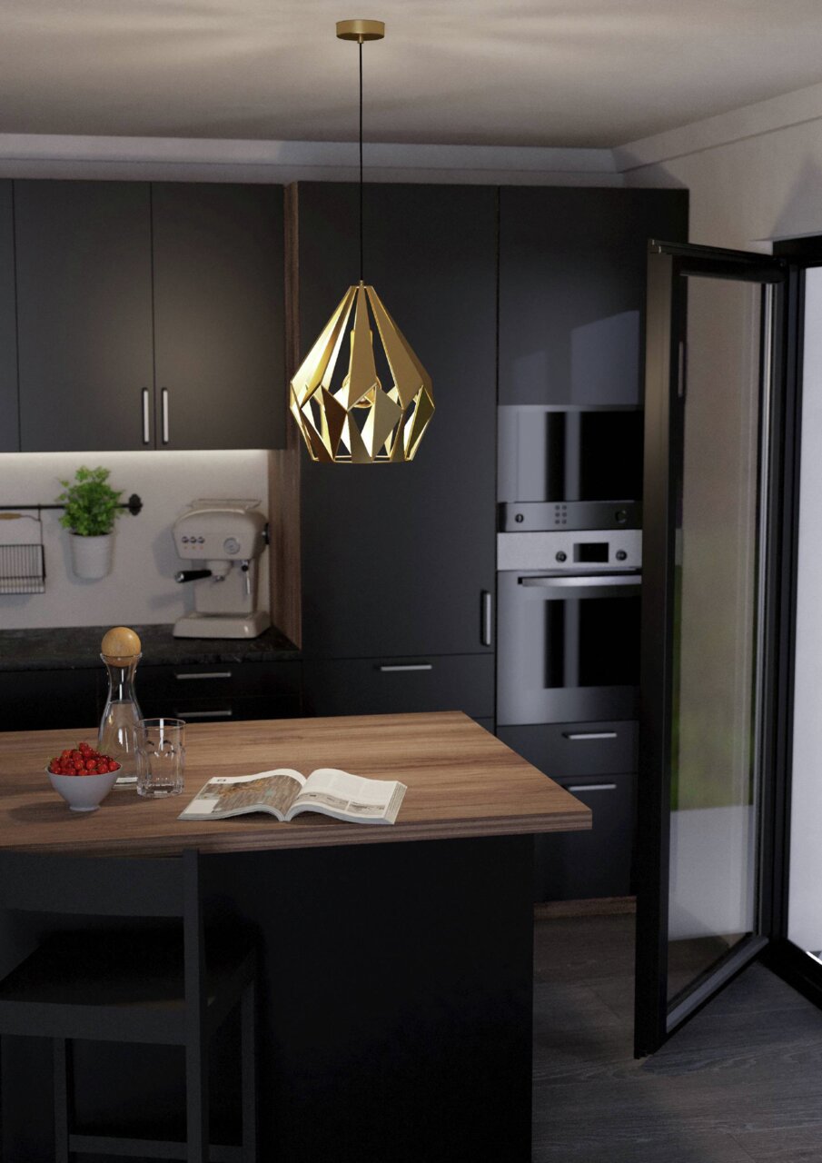 Gouden hanglamp CARLTON in een moderne keuken, van onderaf gezien.