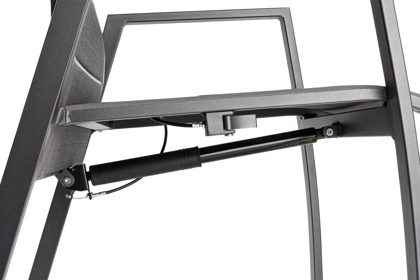 Detailansicht eines Gartensessels mit Fokus auf die Unterseite des Sitzes und die Mechanik.