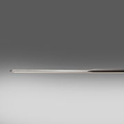 Moderne Pendelleuchte PURE Surface in seitlicher Perspektive, schlankes und minimalistisches Design in Metalloptik.