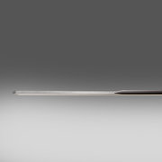 Moderne Pendelleuchte PURE Surface in seitlicher Perspektive, schlankes und minimalistisches Design in Metalloptik.