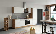 Moderne Küchenzeile in Holzoptik mit weißen Fronten, eingebautem Herd und Dunstabzugshaube, seitliche Perspektive.