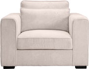 Beiger, gepolsterter Sessel mit breiten Armlehnen und Cordbezug, frontale Ansicht.