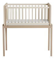 Anstellbett aus Holz in heller Farbe, frontal fotografiert